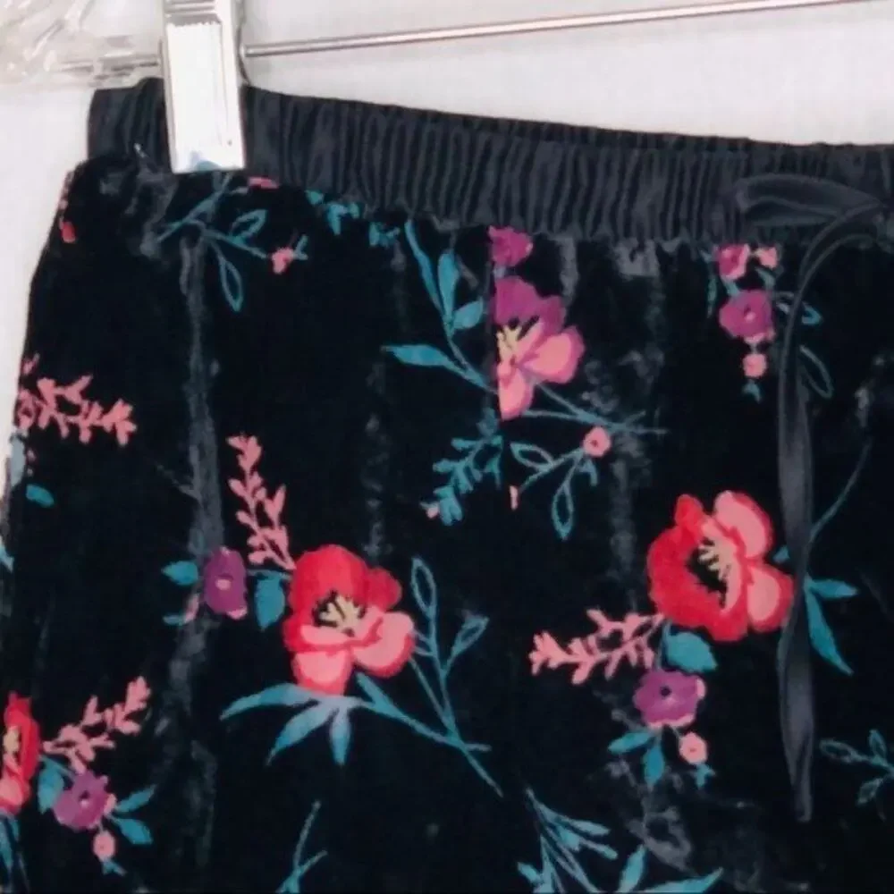 INC Velvet burnout sleep short black floral Small - Picture 3 of 8